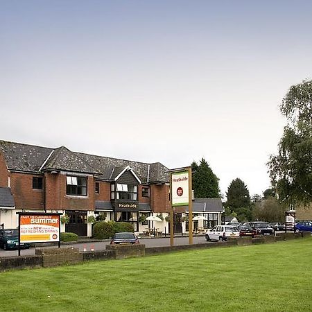 Premier Inn Epsom South Экстерьер фото