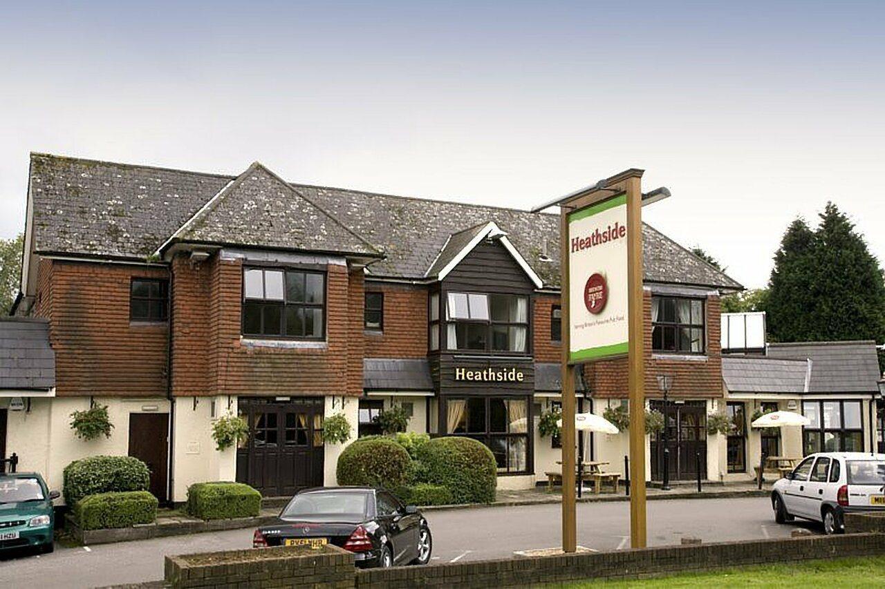 Premier Inn Epsom South Экстерьер фото