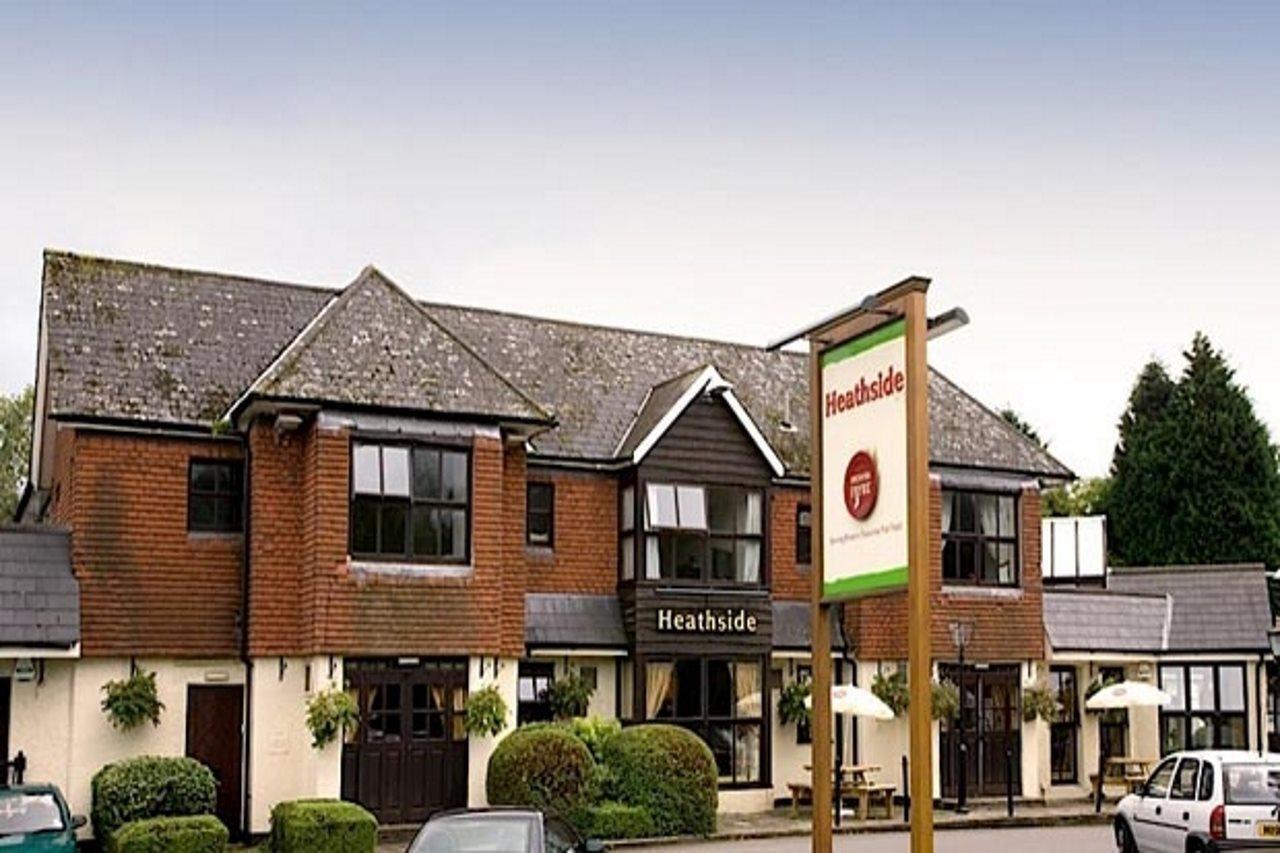 Premier Inn Epsom South Экстерьер фото