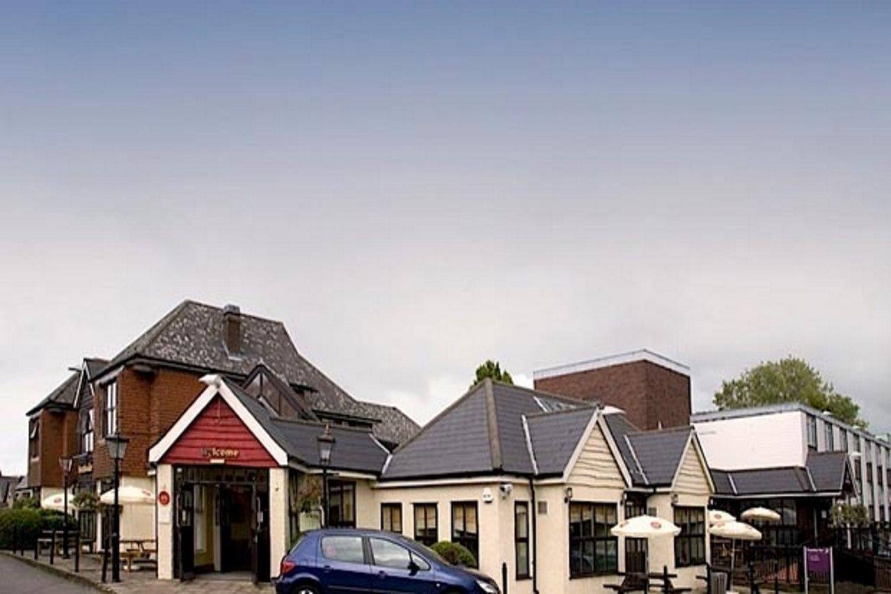 Premier Inn Epsom South Экстерьер фото
