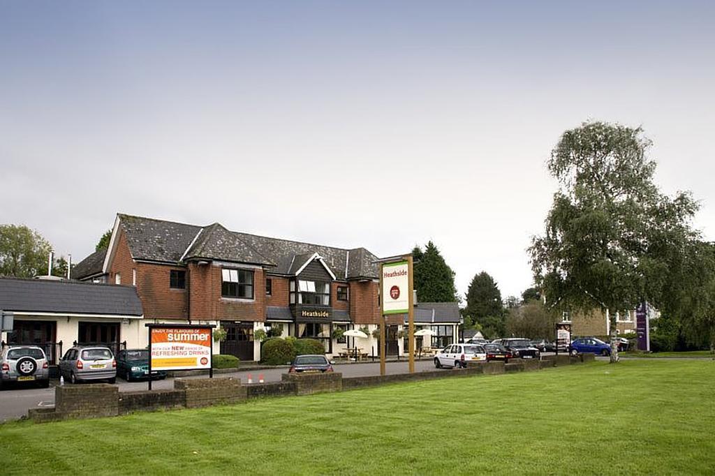 Premier Inn Epsom South Экстерьер фото
