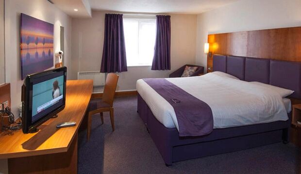 Premier Inn Epsom South Экстерьер фото
